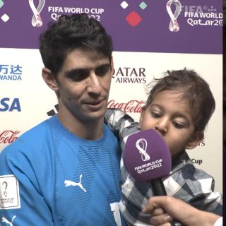 Hijo del portero de Marruecos cree que micrófono es helado y se vuelve viral