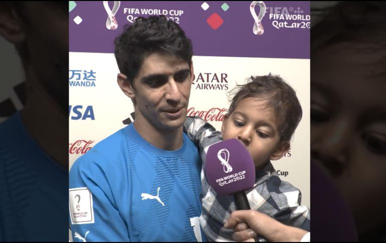 Yassine Bounou, se ha ganado el corazón de muchos aficionados en el Mundial de Qatar 2022 y ahora es su pequeño hijo quien se robó las cámaras. TWITTER / @FIFA
