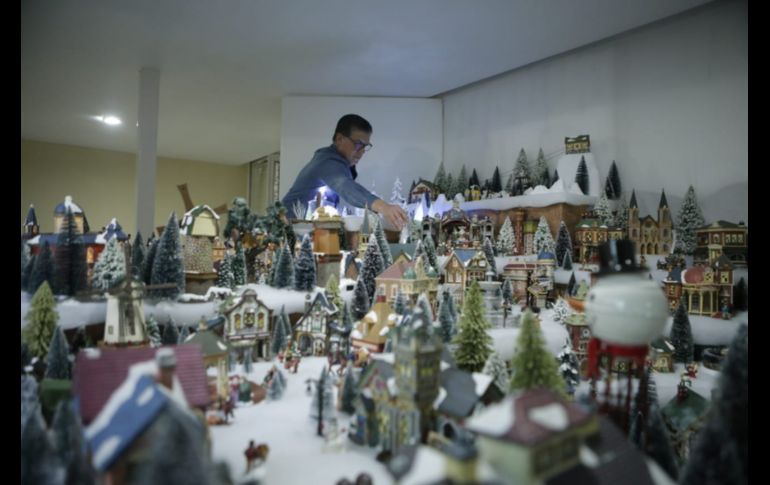 La construcción de la villa se convirtió en un procedimiento metódico que requiere una planeación desde el mes de agosto, cuatro meses antes de la llegada de la Navidad. EL INFORMADOR / C. Zepeda