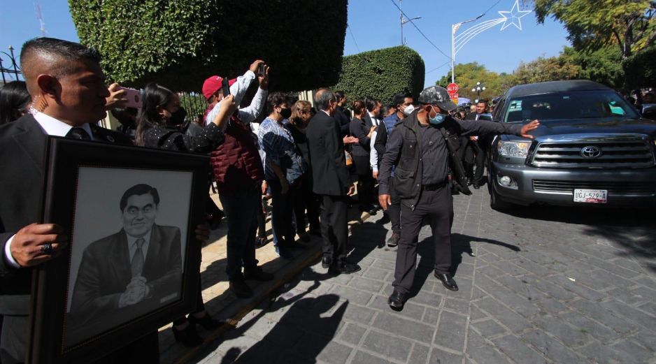 El gobernador de Puebla, Miguel Barbosa Huerta, fue sepultado la tarde de este jueves. SUN