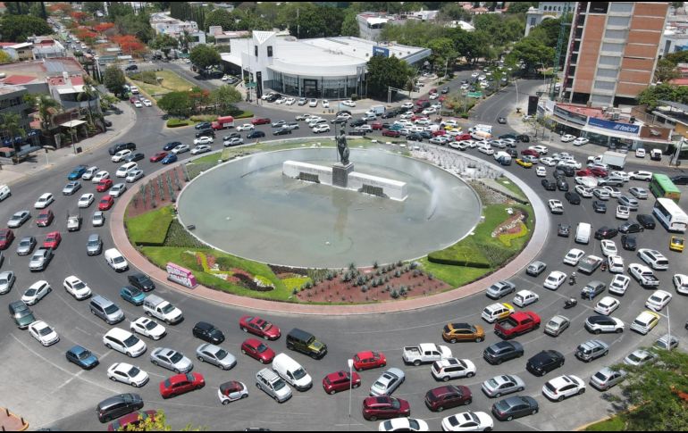 Las principales vialidades de Guadalajara suelen saturarse, más en Navidad. EL INFORMADOR/ARCHIVO