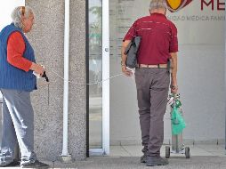 En farmacias del Ipejal le comentan a los afiliados que muchos medicamentos les llegarán hasta mediados de enero. EL INFORMADOR/ ALONSO CAMACHO