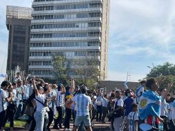 Toda una fiesta Albiceleste fue lo que se vivió en la Glorieta La Minerva. Patricia Gallardo/EL INFORMADOR