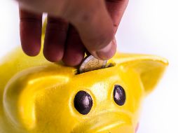 La misma Condusef te dice lo que sí y lo que no debes hacer en el hábito del ahorro, en caso de que pienses en guardar algo de tu aguinaldo. EL INFORMADOR / ARCHIVO