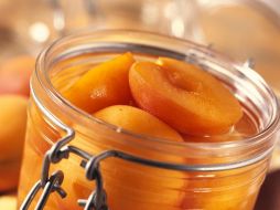 Conoce las marcas de fruta en almíbar que contiene menos producto del que marca su etiqueta. GETTY IMAGES