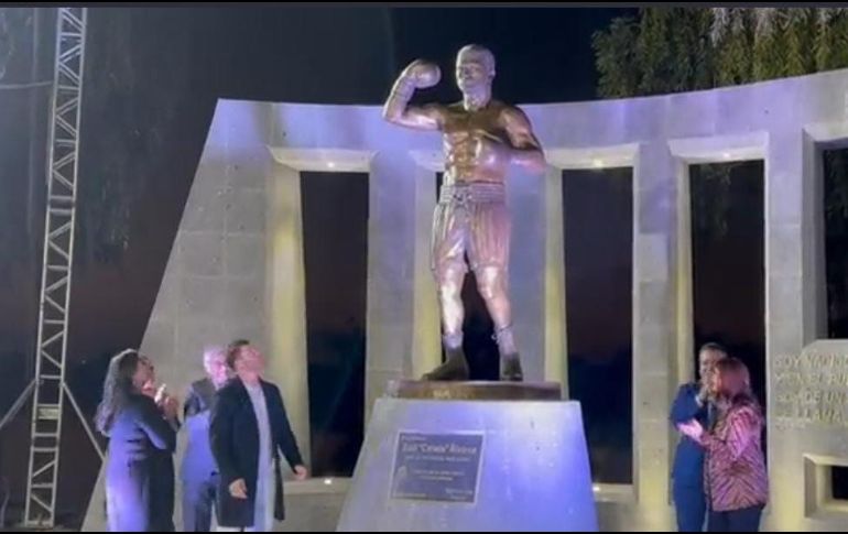 Saúl Álvarez anunció que podría tomar una pausa en su carrera para se intervenido de la muñeca. ESPECIAL