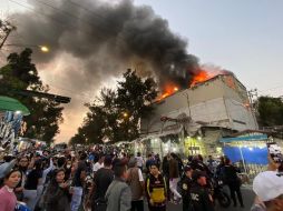 El incendio se registró en una bodega en calles de la colonia Morelos, en el barrio de Bravo de Tepito. Twitter/ Alertas Urbanas
