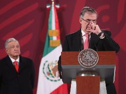 Marcelo Ebrard detalló que están negociando con las autoridades del Perú el otorgamiento de un salvoconducto en caso de que la familia de Castillo quiera viajar a México. EFE / S. Gutiérrez
