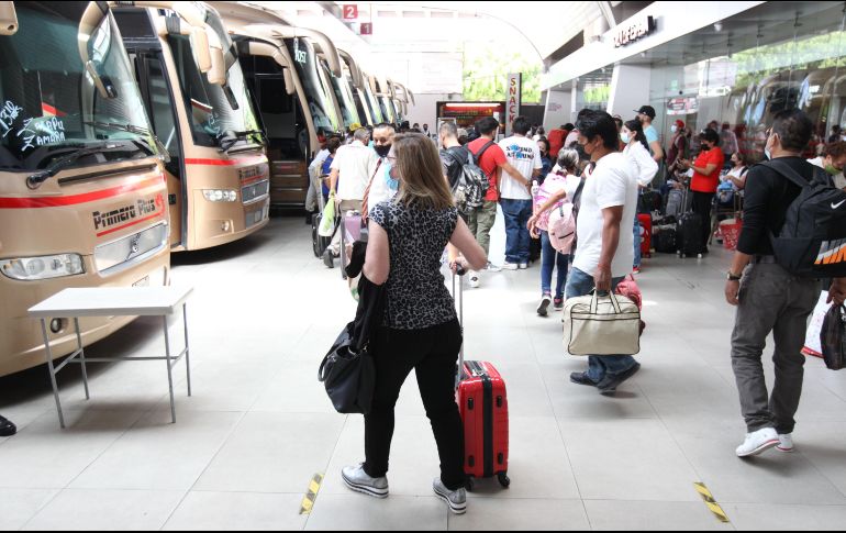 Son vacaciones y muchos planean salir de viaje, por ello es importante conocer los descuentos de las compañías de autotransporte. EL INFORMADOR/ARCHIVO