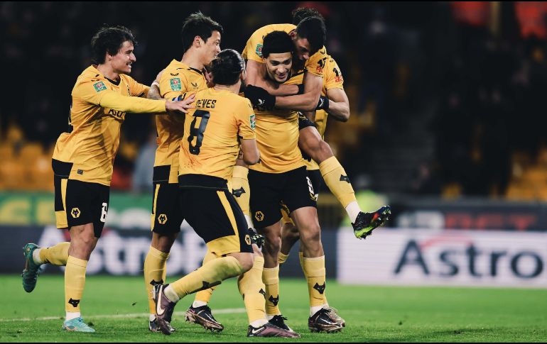 Esta temporada Raúl Jiménez suma cinco juegos y dos anotaciones con el Wolverhampton. Twitter/@Wolves