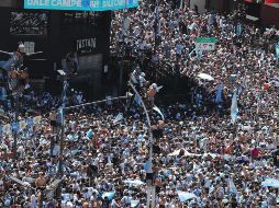 Locura total entre los aficionados argentinos que se dieron cita. EFE / R. Martínez