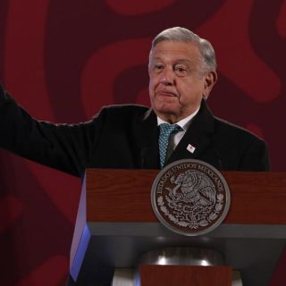 López Obrador rectifica, embajador mexicano sigue en Perú