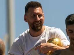 A pesar de que el delantero argentino Leo Messi juega para el París Saint-Germain, la afición francesa optó utilizar la playera que porta su apellido. AFP / T. Cuesta