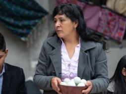 Lilia Paredes junto a miembros de su familia durante un desayuno en la segunda vuelta de la votación presidencial en junio de 2021, en Chota, Perú. GETTY IMAGES