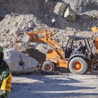 Se derrumba mina en Teacalco; hay un muerto y una persona atrapada (VIDEO)