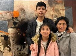 La familia de Pedro Castillo arribó ayer a la Ciudad de México. AP