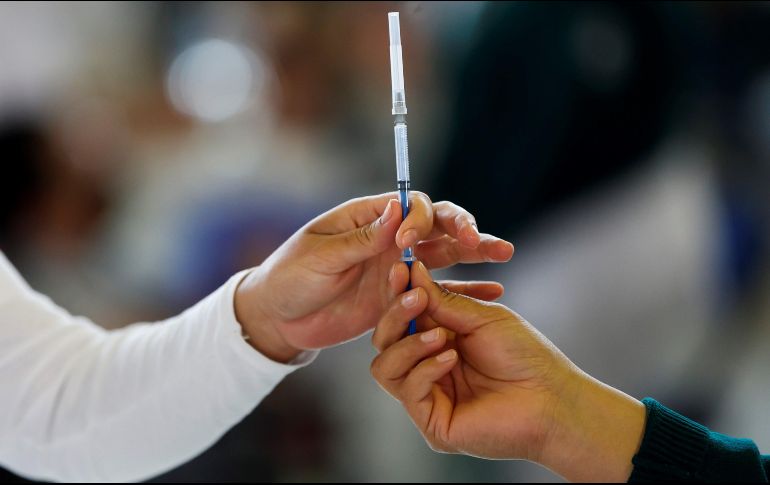 El Presidente López Obrador aseguró que durante la pandemia por coronavirus se atendió a todos los pacientes COVID-19 y no hubo muertos afuera de los hospitales. EFE / ARCHIVO