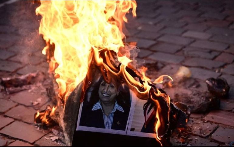 Los manifestantes exigen el cierre del Congreso y el adelanto de elecciones. En la foto, la presidenta Dina Boluarte. GETTY IMAGES.