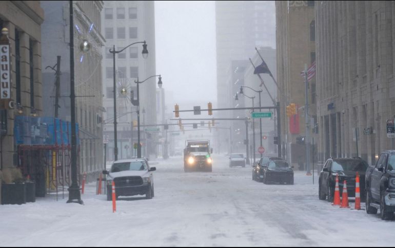 En Nueva York más de 100 viviendas se quedaron sin electricidad. AFP