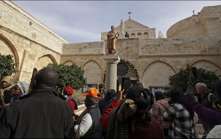 Ahora que se han levantado las restricciones en los territorios palestinos y en Israel, donde se encuentra el aeropuerto más cercano a Belén, la ciudad palestina adquiere un aire festivo. AFP / H. Bader
