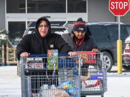 Cerca de 1.2 millones de personas permanecen sin luz en sus hogares, principalmente en los estados de Carolina del Norte, Tennessee y Maine. EFE / T. Maury