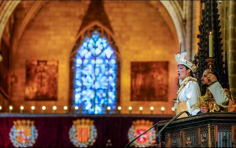 La cantante mezzosoprano Mariona Llobera (c) durante el ensayo general del 