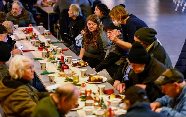La gente participa en el evento 