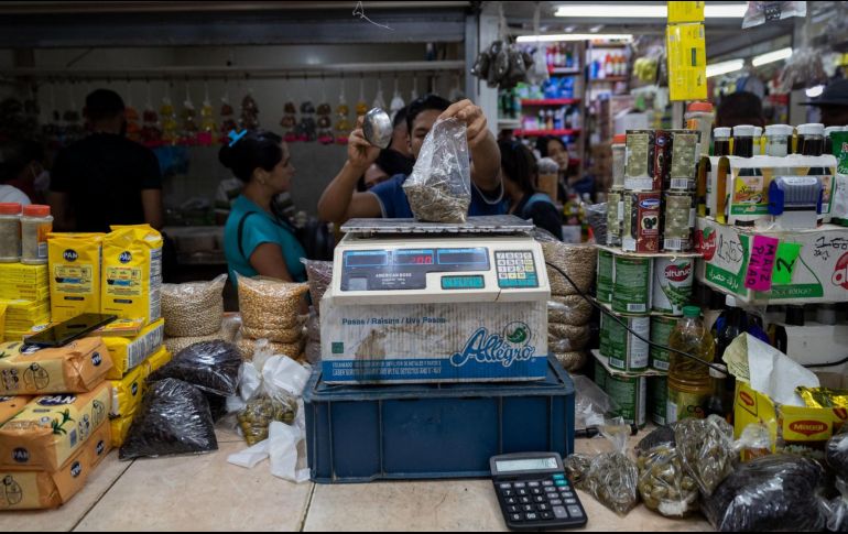 Dependiendo el número de integrantes, algunas familias gastarán 2 mil pesos y otras hasta 8 mil pesos. EFE / ARCHIVO