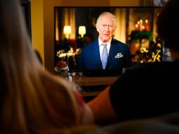 Vestido con un traje azul, el soberano de 74 años habló desde la capilla de San Jorge del castillo de Windsor. AFP / P. Ellis