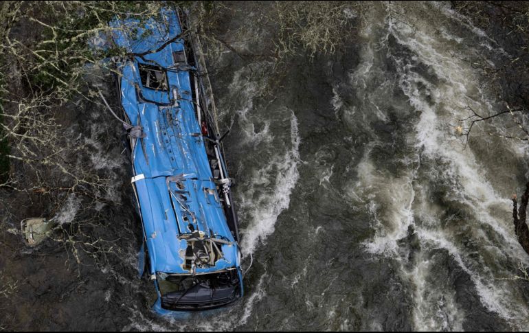 Los cuerpos de las víctimas fueron rescatados ayer. AFP