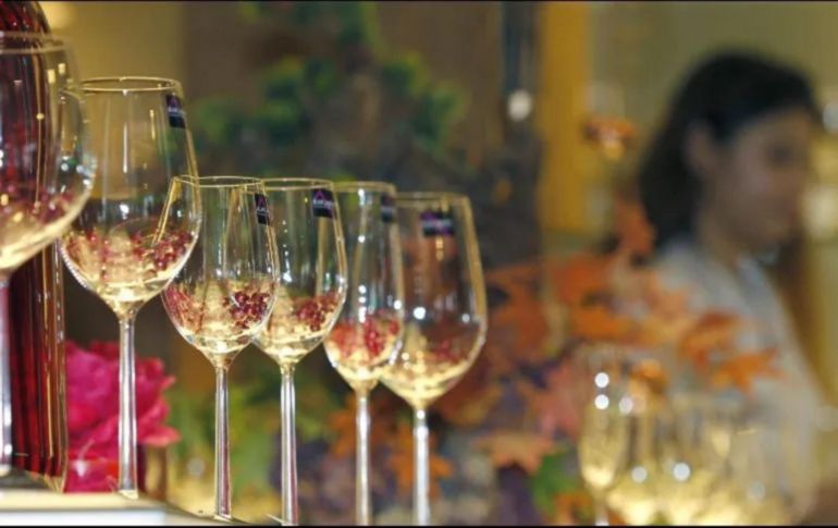 Algunos hoteles y restaurantes de Guadalajara ofrecen cenas y espectáculos especiales por la celebración de año nuevo. EFE/ ARCHIVO