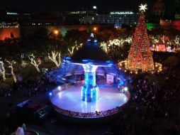 Pista de hielo en dos sedes, juegos mecánicos, show multimedia, coreografías, spots para fotografías y hasta un mercadito navideño son algunas de las actividades con las que cuenta este festival. EL INFORMADOR / A. Navarro