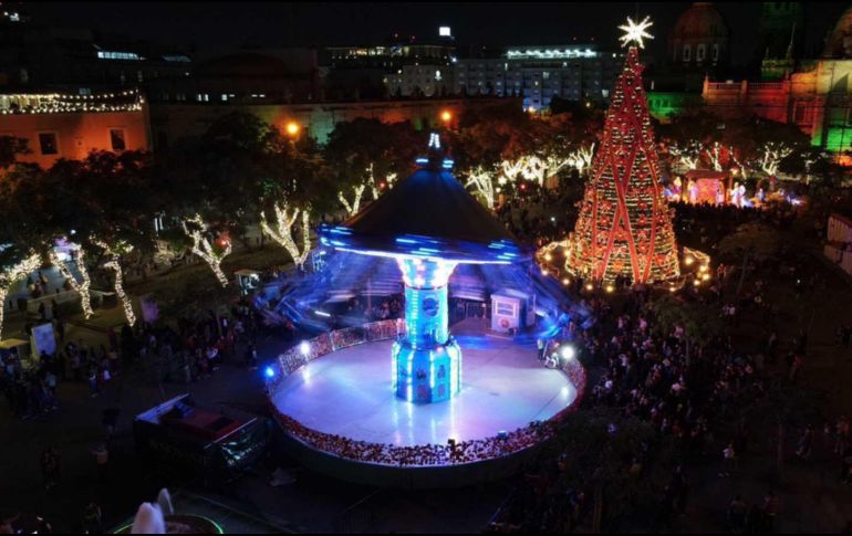Pista de hielo en dos sedes, juegos mecánicos, show multimedia, coreografías, spots para fotografías y hasta un mercadito navideño son algunas de las actividades con las que cuenta este festival. EL INFORMADOR / A. Navarro