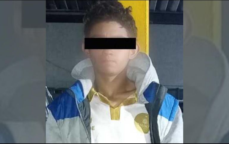 Entre las pertenencias de detenido, los oficiales encontraron un arma de fuego hechiza abastecida con un cartucho, por lo que quedó detenido. ESPECIAL / Secretaría de Seguridad de Jalisco