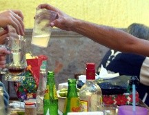 En esta temporada de fiesta es importante no seguir la fiesta fuera de casa o en locales con venta de alcohol. EL INFORMADOR / ARCHIVO
