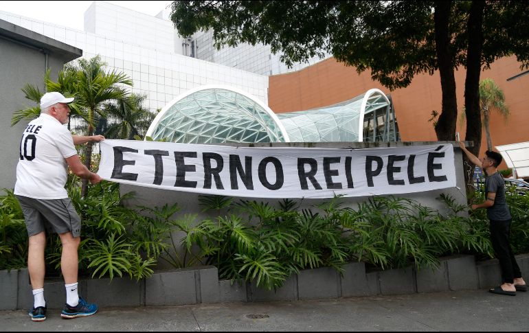 Fuera del hospital colgaron un cartel que rezaba 