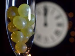 Una tradición es brindar en Año Nuevo con doce uvas para cumplir doce deseos, pero no solo se queda ahí, aquí te presentamos otros beneficios. PINTEREST