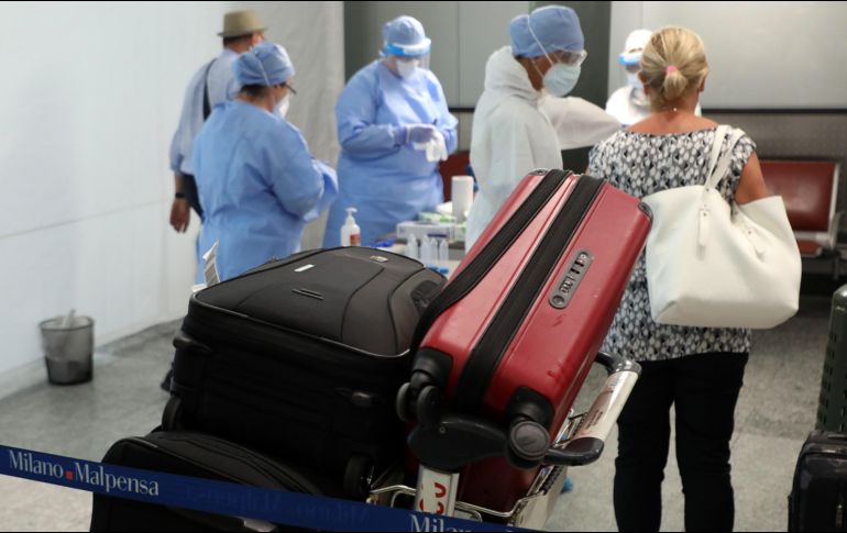 Aplicarán pruebas antiCOVID en los aeropuertos de España. EFE