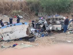 En el autobús privado de pasajeros se trasladaban 48 personas; de los fallecidos cinco eran hombres, tres mujeres, dos menores de edad mujeres y un menor varón. ESPECIAL