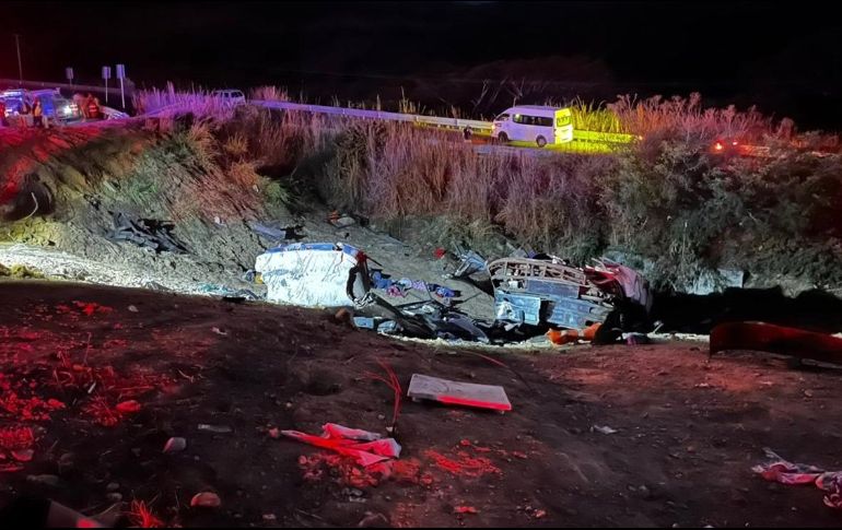 El accidente ocurrió en el kilómetro 41 de Jala-Compostela, en el autobús se trasladaban a un total de 48 pasajeros. EL UNIVERSAL