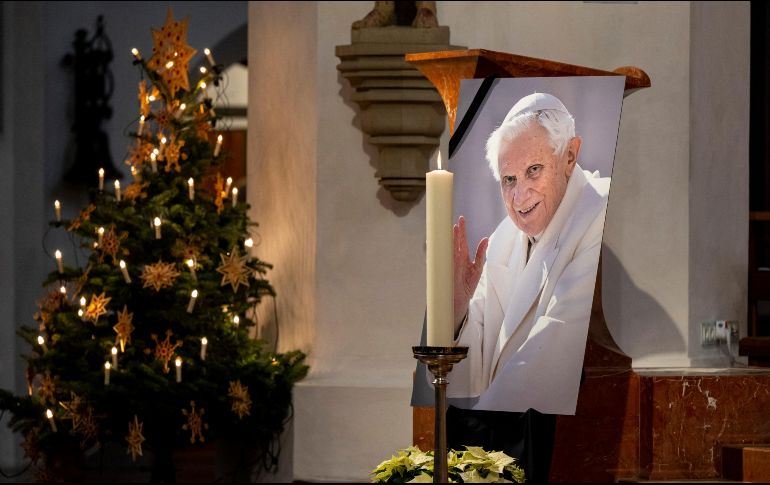 El sumo Pontífice murió esta mañana a la edad de 95 años en el monasterio Mater Ecclesiae del Vaticano, lugar en el que residía desde su renuncia al papado en 2013. AFP/ L. Preiss