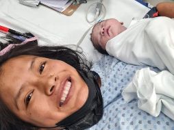 Zamora y su hija, la primera bebé del 2023. ESPECIAL/Salud Jalisco