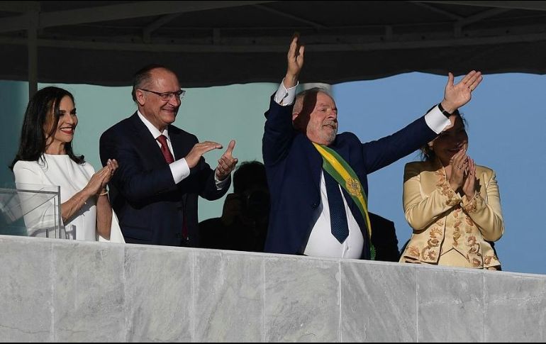 A Lula da Silva lo arroparon una veintena de jefes de Estado, el mayor número para una toma de posesión en Brasil. AFP/C. De Souza