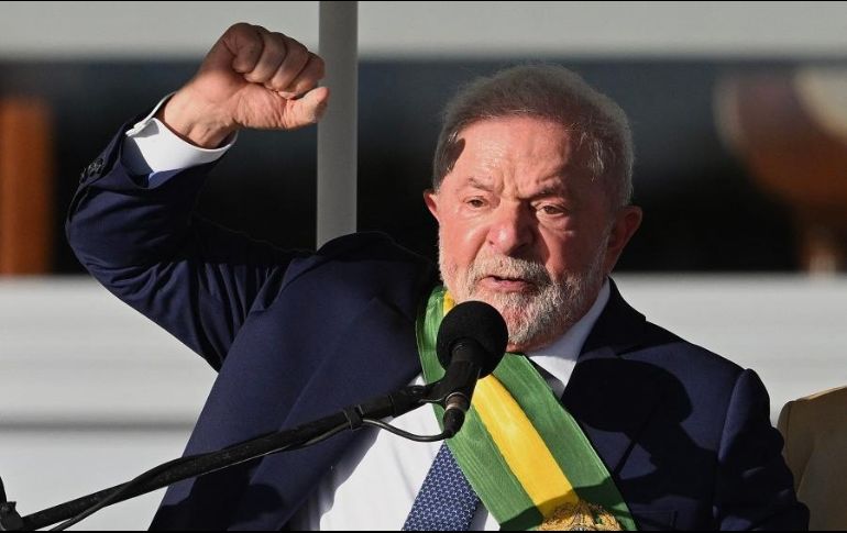 Gutiérrez Müller difundió un breve video de su felicitación al nuevo presidente brasileño con un abrazo. AFP/E. Sa