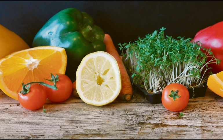 Hay que ayudar al cuerpo a eliminar las toxinas que se han liberado como consecuencia del exceso de grasas y azúcares, esto se logra con una alimentación rica en antioxidantes y en fibra. PIXBAY