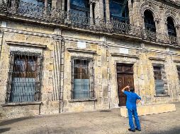 Cierran edificios históricos en la mejor época turística