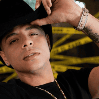 "Palería", la extraña religión de Eduin Caz de Grupo Firme