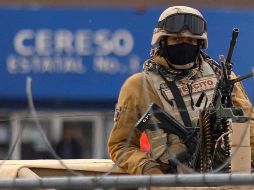 Por toda la zona se registró un fuerte dispositivo de seguridad por elementos de los tres niveles de gobierno. AFP/H. Martínez