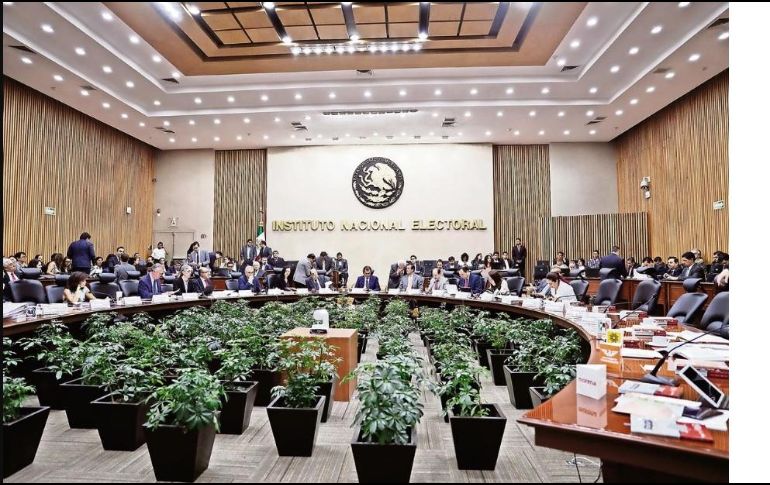 Se suspendió el proceso para elegir a consejeros del INE. SUN