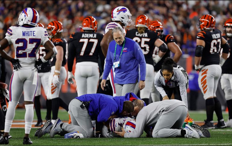 El duelo de Búfalo ante los Bengals fue suspendido por la noche. AFP/Kirk Irwin